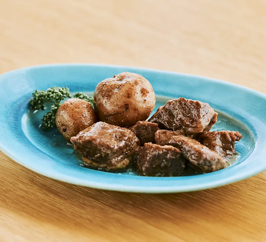 牛肉と皮付きじゃがいもの和風ソース
