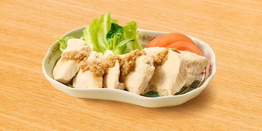 蒸し鶏のごまソースがけ