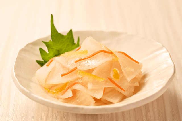 大根とゆず皮の甘酢和え