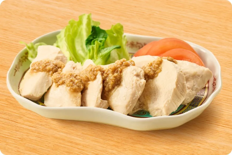 蒸し鶏のごまソースがけ